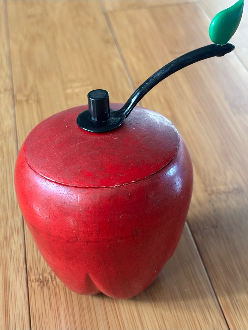 Red Apple-Shaped Kitchen Wooden Pepper/ Spice Grinder